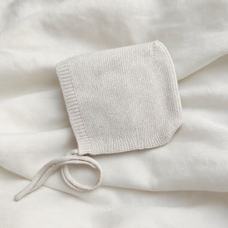 BABYMÜTZE IN CREME